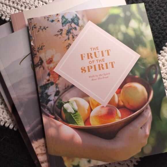 The Daily Grace Co. Biblie Study Set - Picture 5 of 5